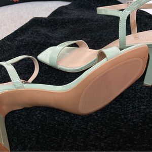 Size Women’s 9 light green heels